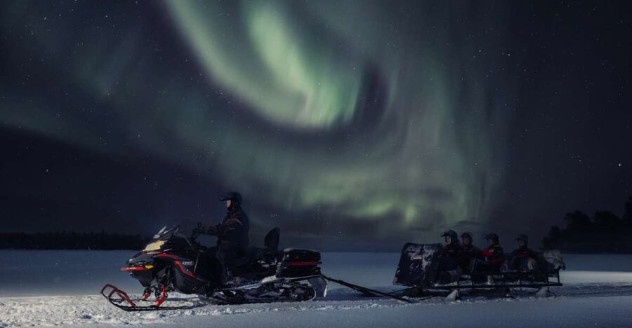 Ruka: Starlight sledging to search for Northern Lights - The open-fire break is the heart of the outing