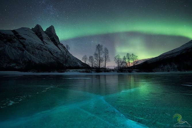 Small-Group Northern Lights Tour from Tromso with Photos - Fires, thermal suits, and hot drinks