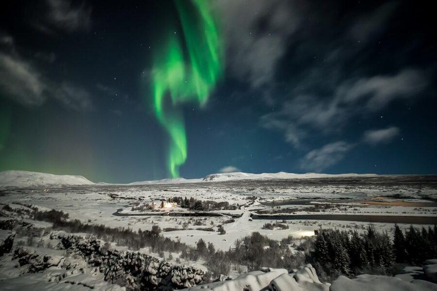 Small-Group Premium Northern Lights Tour from Reykjavik - Hot chocolate, darkness, and the cold