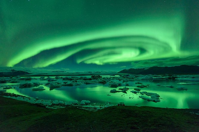 The Golden Circle & Northern Lights Guided Combo tour - The northern lights search after dark