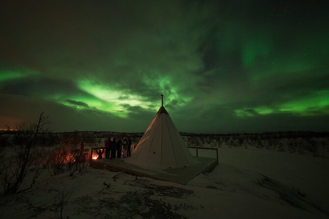 The Ultimate Aurora Photo Adventure - Staying warm while you wait