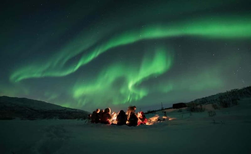 Tromsø: All inclusive Aurora Hunt with photos, food & drinks - A flexible Aurora chase from Scandic Ishavshotel