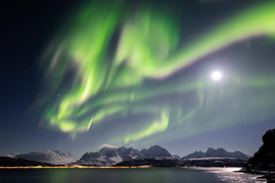 Tromsø: Aurora Borealis, Campfire, Hot Meal, Arctic Tour - Starting at the Tromsø shop