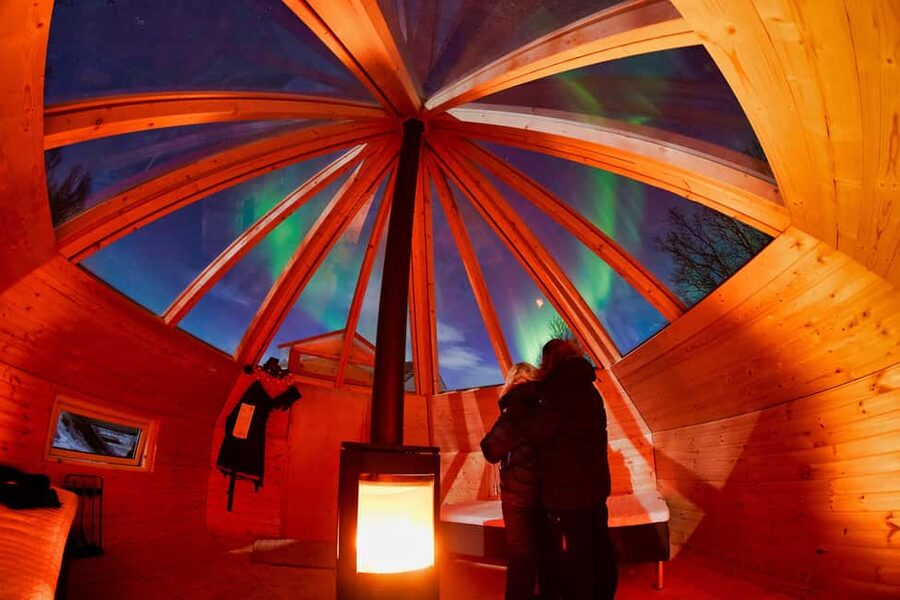 Tromsø: Aurora Crystal Lavvo Experience with Snowshoeing - A glass roof, a wood stove, and a night in Lyngen