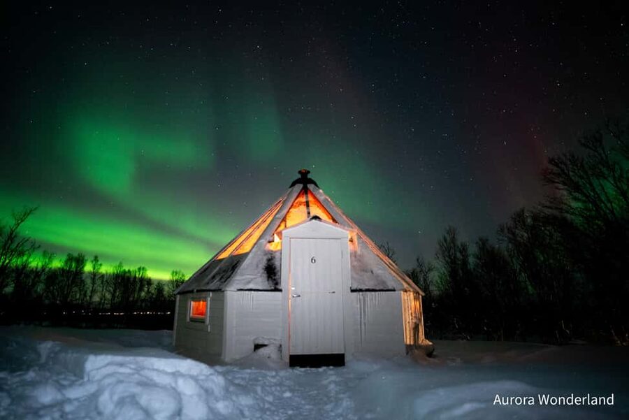 Tromsø: Aurora Crystal Lavvo Experience with Snowshoeing - An evening with food, forecasts, and a family welcome