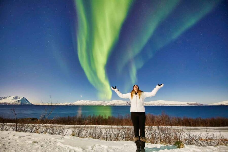 Tromsø: Aurora Crystal Lavvo Experience with Snowshoeing - What sleeping in the crystal lavvo is really like