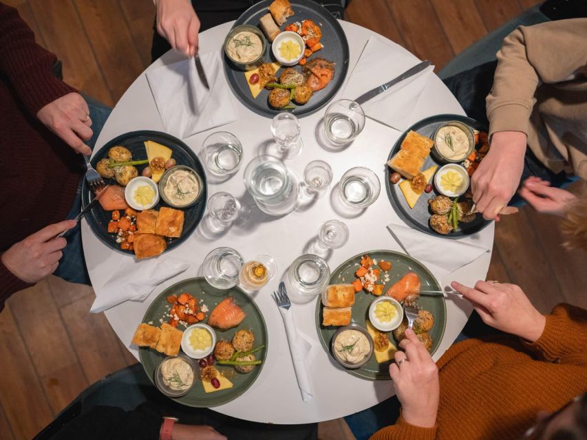 Tromsø: Aurora Dinner Cruise by Hybrid-Electric Catamaran - Booking advice for a weather-dependent evening