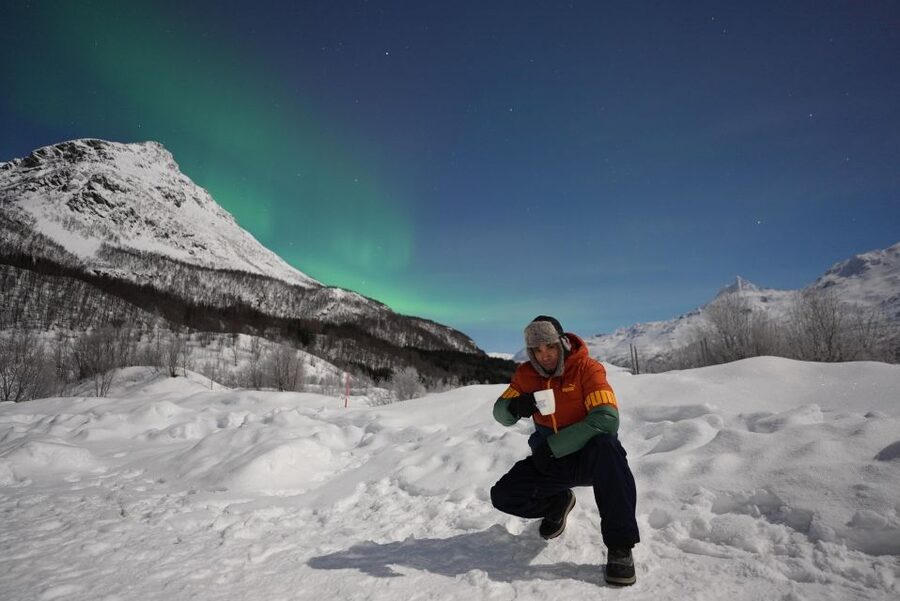 Tromsø: English/Spanish Aurora Pathfinder Tour with Photos - Roberto’s approach to finding the Aurora