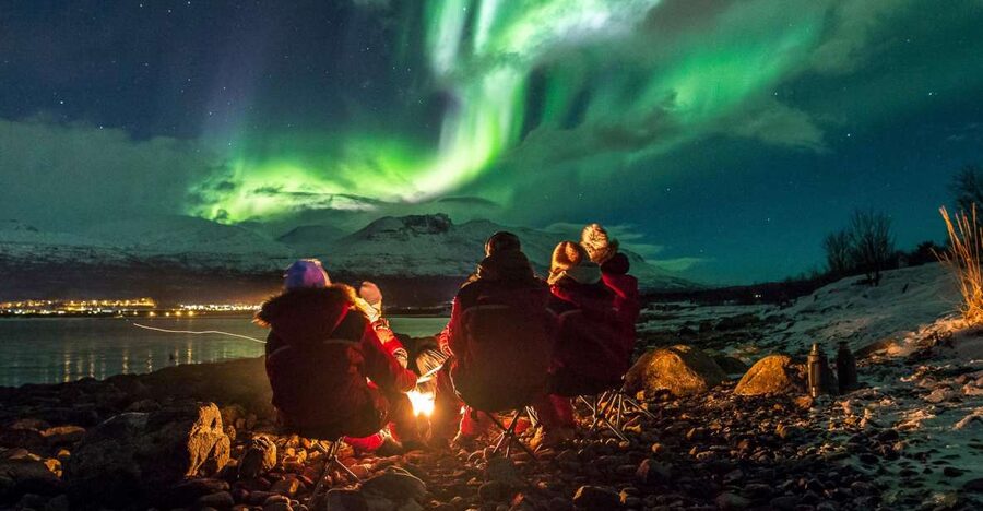 Tromsø: Expert Aurora Hunt - Thermal Gear, Food, Campfire - The long northern drive and changing route