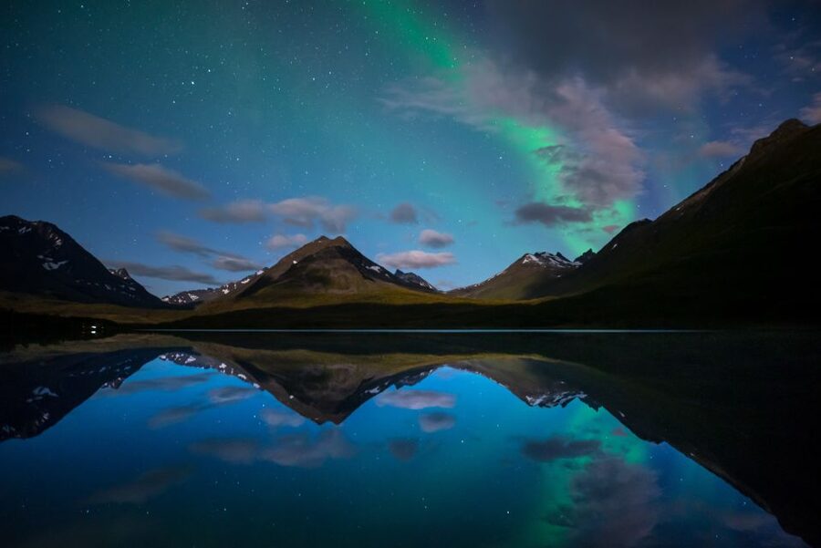 Tromsø: Expert Aurora Hunt - Thermal Gear, Food, Campfire - Aurora science and practical photography