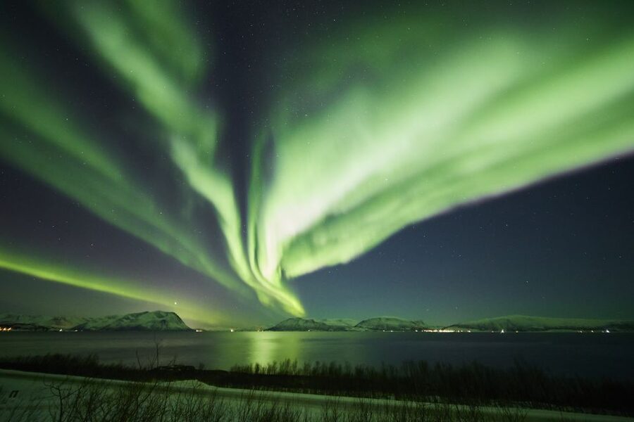 Tromso: Minivan Aurora Excursion with Pictures & Warm Suits - Key points at a glance