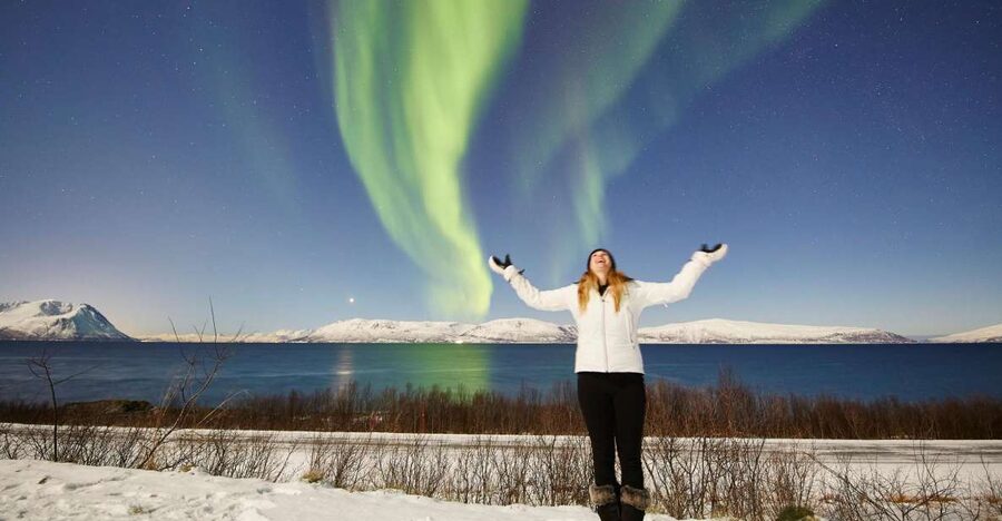 Tromso: Minivan Aurora Excursion with Pictures & Warm Suits - Starting at 7 PM beside the Radisson Blu