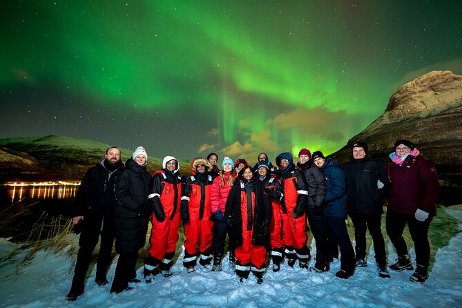Tromsø: Northern Lights by Minibus - Free Photos and Warm Dinner - Free portraits and help with night photography