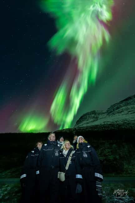 Tromsø: Northern Lights Chase with Expert Guides & Photos - Waiting by the fire for the sky to open