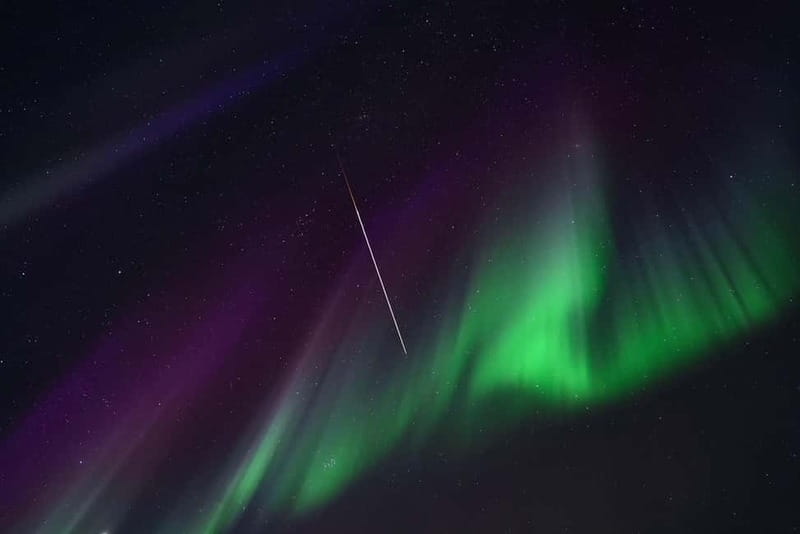 Tromsø: Northern Lights Chase with Local Guide & Free Photos - Warm clothing, hot chocolate, and waiting outside