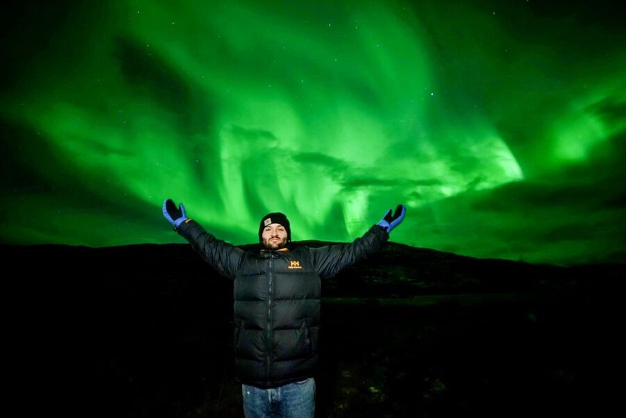Tromsø: Northern Lights Chase with Photos and Bodysuits - Photography: what you receive and what may cost extra