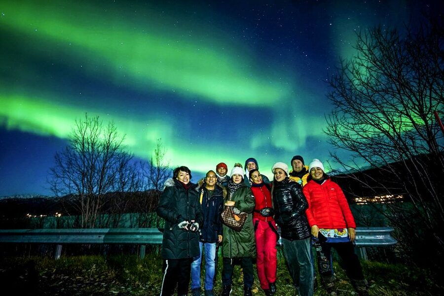 Tromsø: Northern Lights Chase with Photos and Bodysuits - Comfort and group size