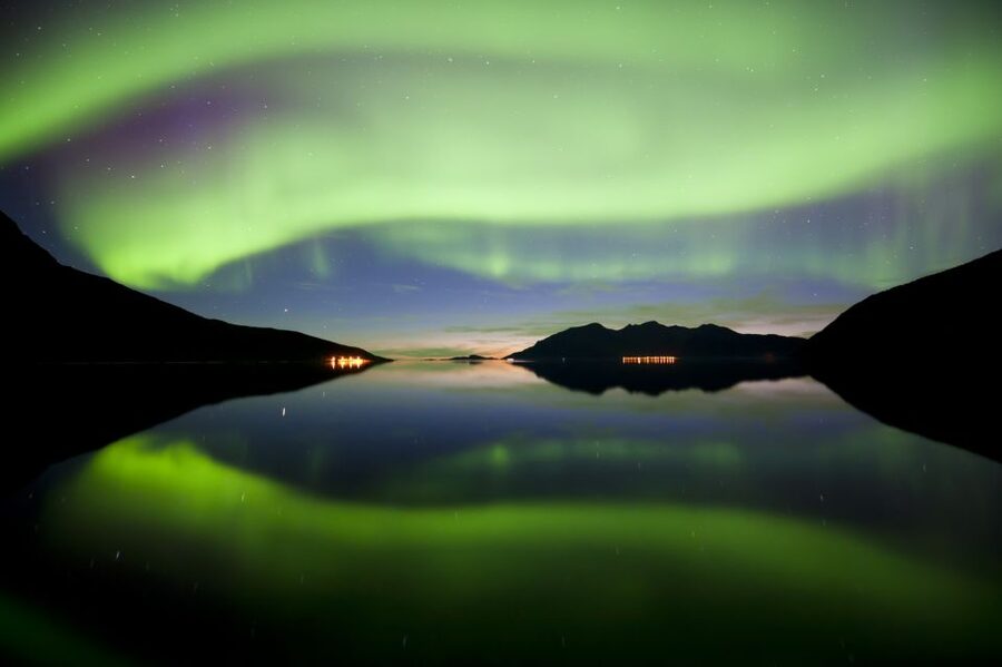 Tromsø: Northern Lights Cruise with 2nd Chance Guarantee - How this compares with a road-based Aurora tour