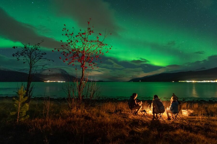 Tromsø: Northern Lights Hunt with Photos and Hot Food - Key points to know before you book