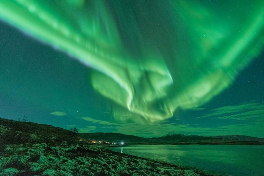 Tromsø: Northern Lights Hunt with Photos and Hot Food - Cold-weather comfort and what you should pack