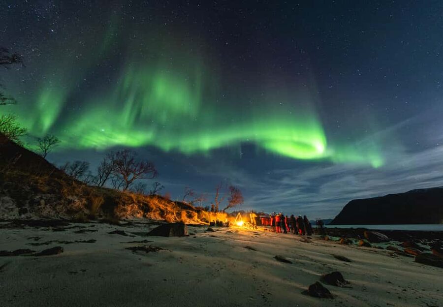 Tromsø: Northern Lights in a Minivan with Free Photos and a Hot Meal - Why the moving route matters around Tromsø
