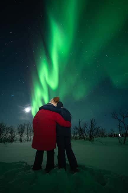 Tromsø: Northern Lights in a Minivan with Free Photos and a Hot Meal - Campfire soup, hot drinks, and a real pause