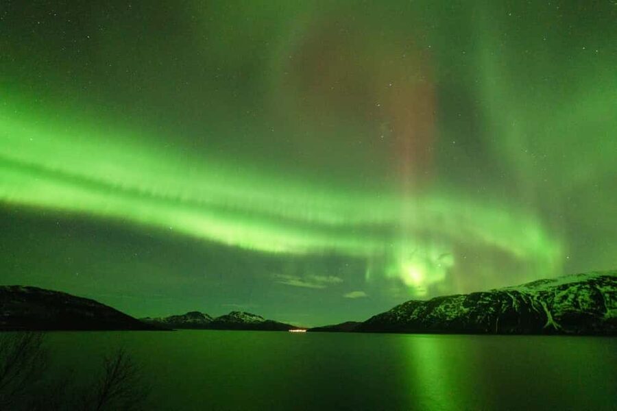 Tromsø: Northern Lights Minibus Tour with Local Experts - Chasing clear skies beyond Tromsø
