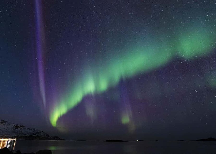 Tromsø: Northern Lights Minibus Tour with Local Experts - How the group size affects the night