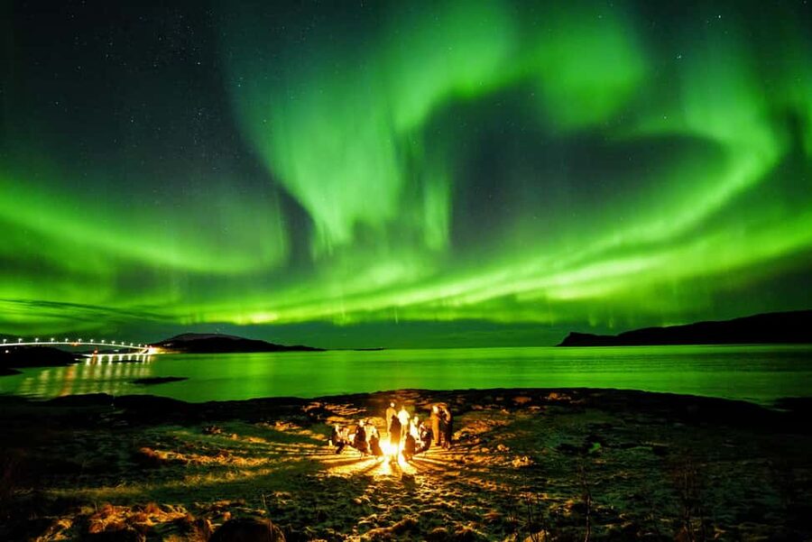 Tromsø: Northern Lights Pioneer Tour with Photos Included - Professional portraits without managing your camera all night