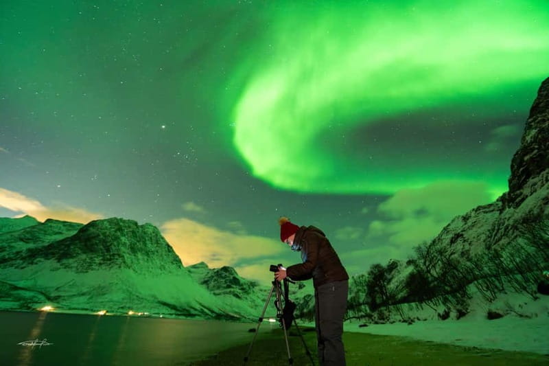 Tromsø: Northern Lights Safari with Expert Guides and Photos - Clothes, food, and the cold reality