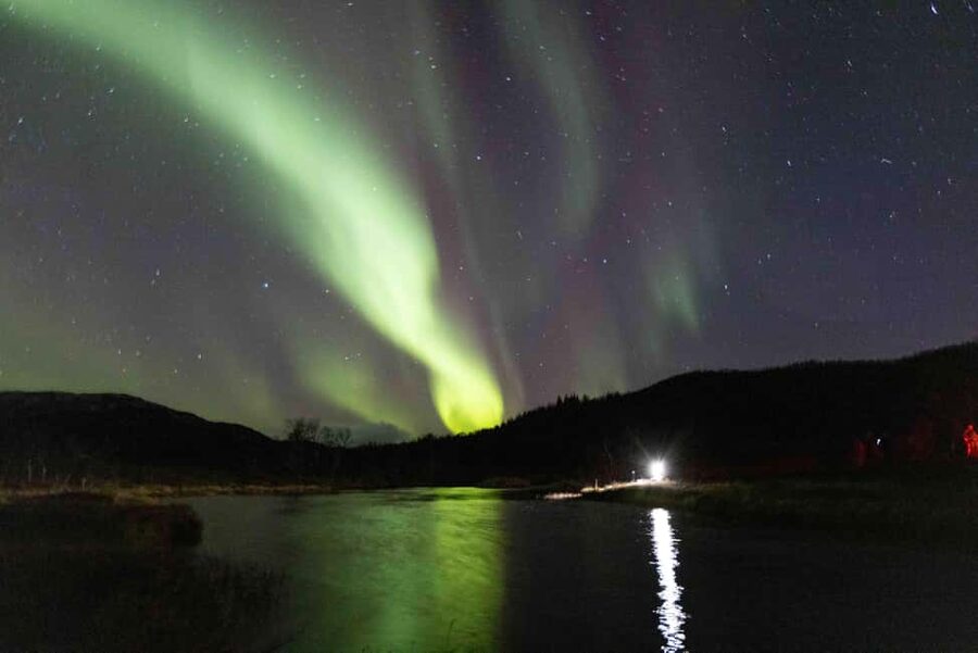 Tromsø: Northern Lights Tour with Dinner and Native Guide - Six hours for the fire, food, and sky