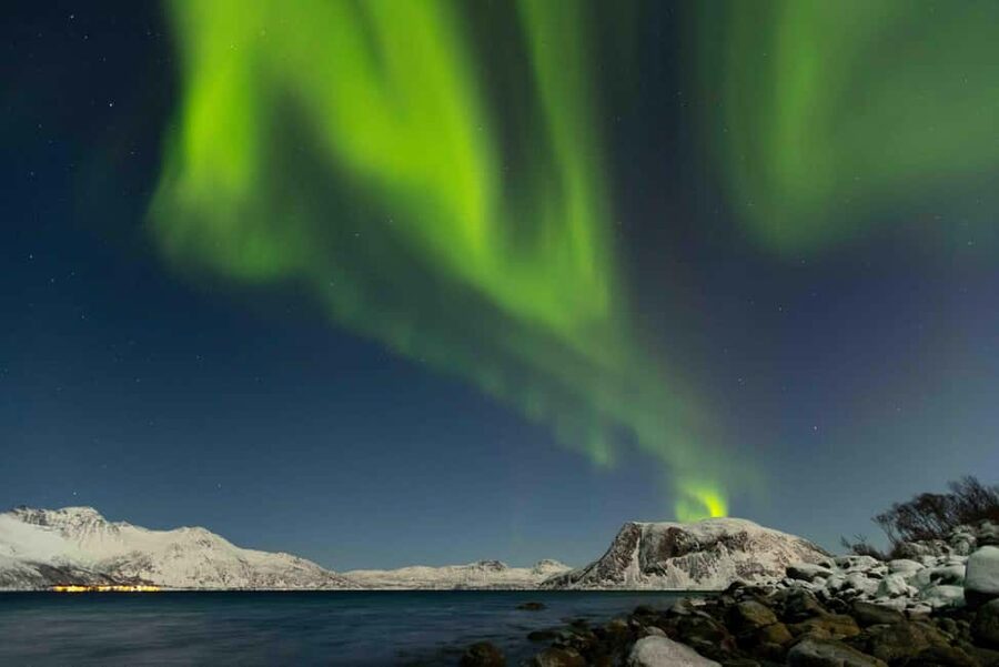 Tromsø: Northern Lights Tour with Dinner and Native Guide - Chasing clear skies instead of waiting in one place