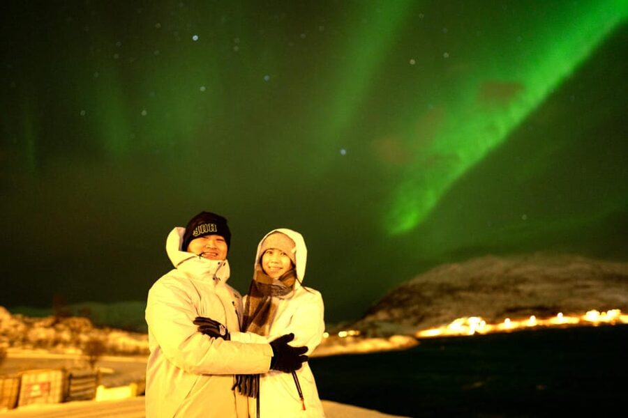 Tromsø: Northern Lights Tour with Local Guide and Photos - The aurora photo session