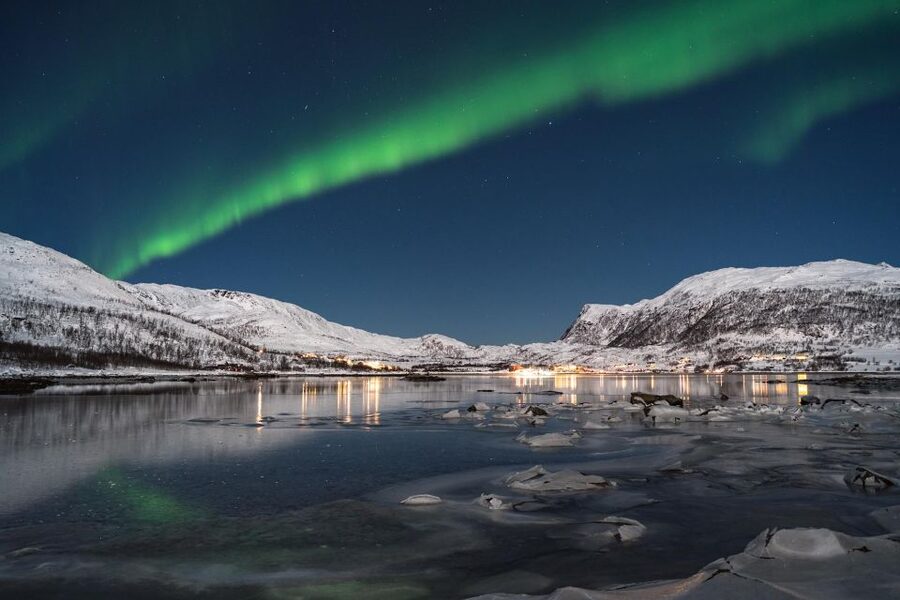 Tromsø: Northern Lights Tour with Local Stories & Photos - Waiting outdoors without freezing