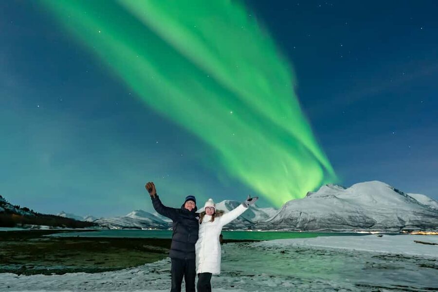 Tromsø: Northern Lights Tour with Photos, Hot Meal & Drinks - What the Northern Lights may look like