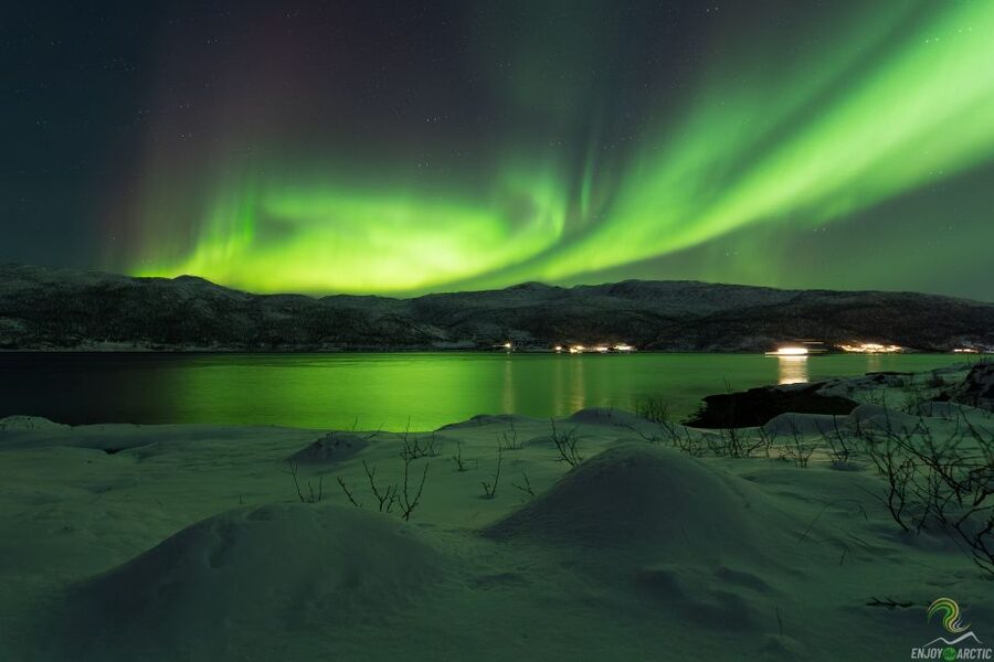 Tromsø: Northern Lights Trip with Campfire and Snacks - Taking better northern lights photographs