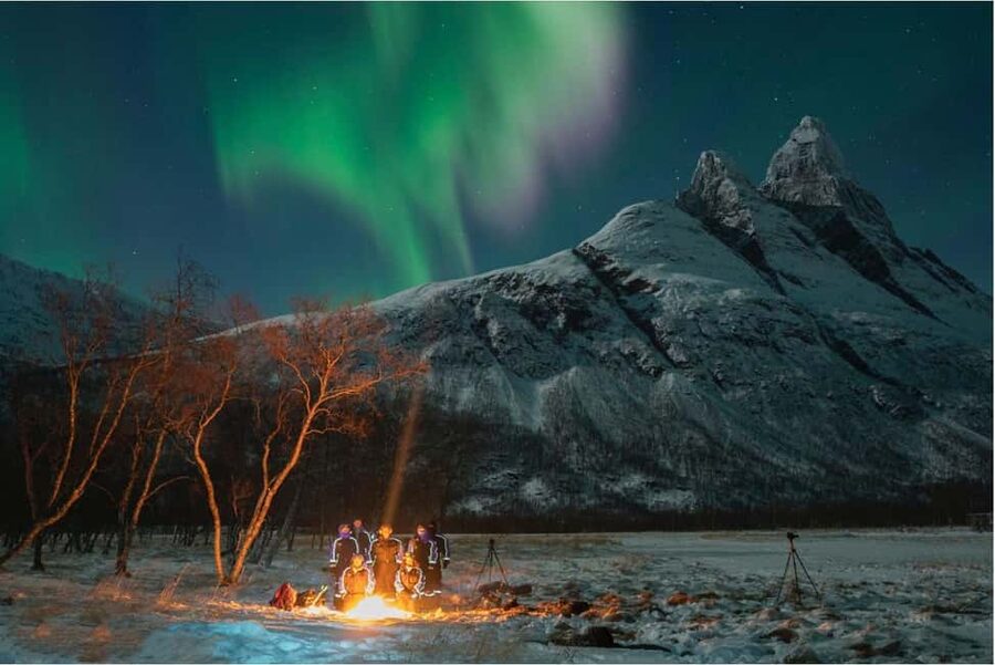 Tromsø: Premium Northern Lights Chase with Free Photos - Warm suits, insulated boots, and the reality of Arctic waiting