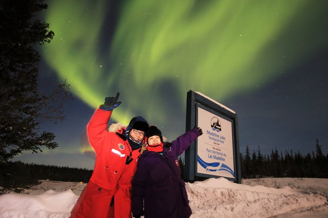 Yellowknife Tours - Aurora by bus - Warm drinks, snacks, and the crowded-bus question