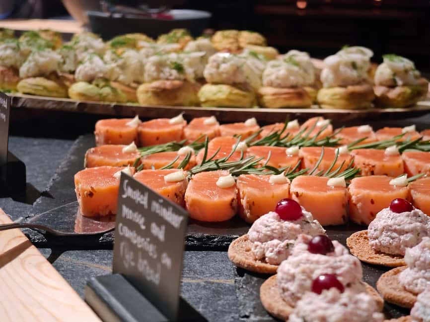 Ylläs: Northern Lights Dinner with Snowcat Ride - Key points to know before booking