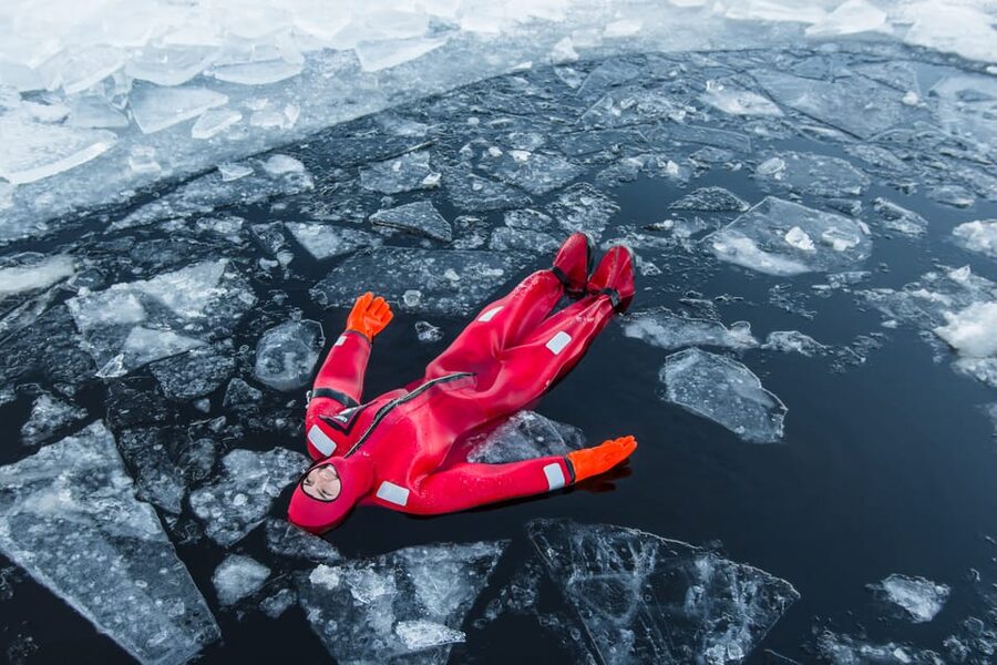 Ylläs: Northern Lights Ice-Floating Experience with Transfer - Key points at a glance